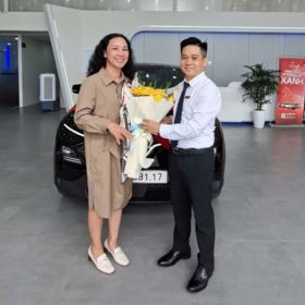 Vinfast thăng long giao xe 1